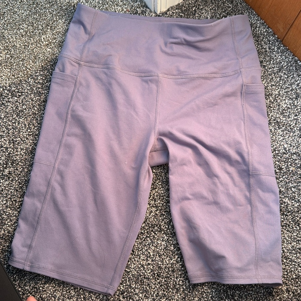 Purple sketchers women’s medium biker shorts with pockets